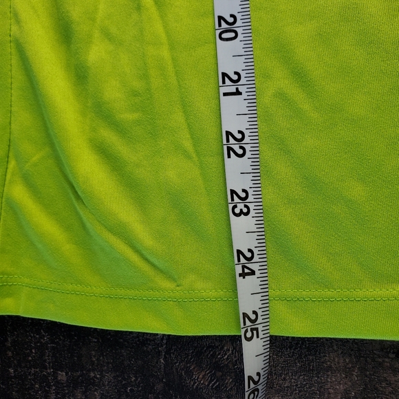 The Nike tee shirt womens activewear neon atomic green nwt new - Picture 4 of 4